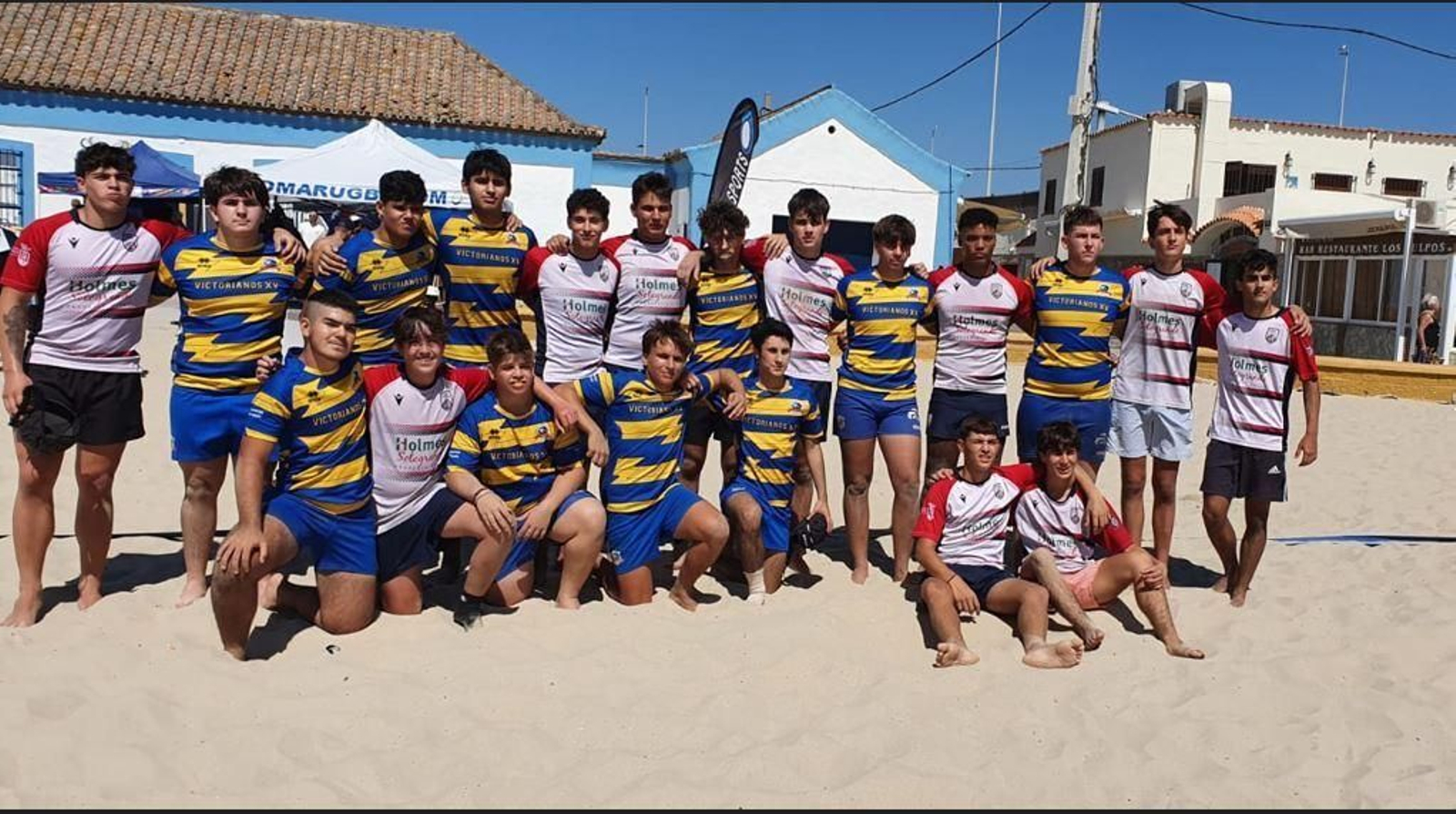 Dos de los equipos participantes en el torneo de rugby-playa