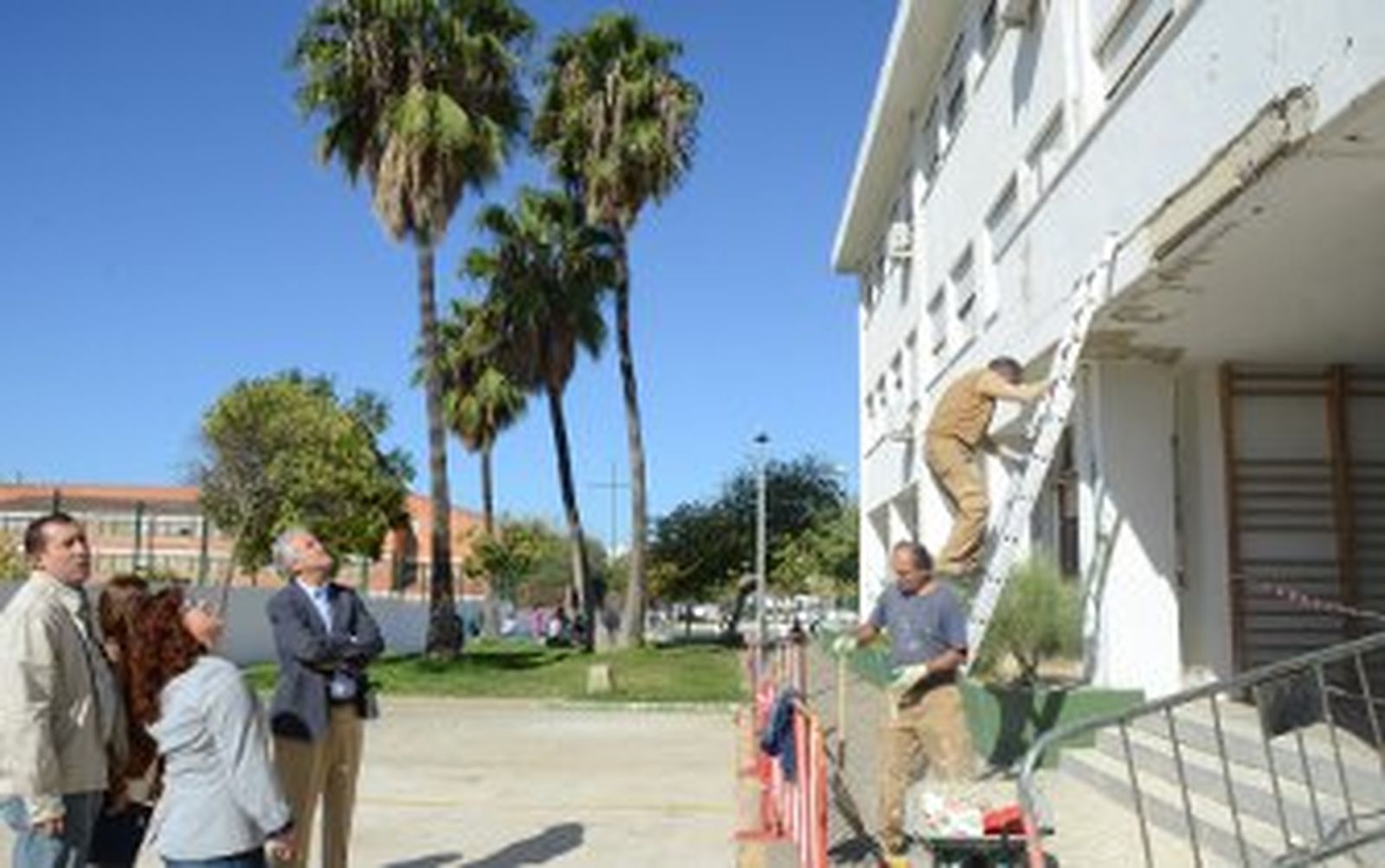 El Ayuntamiento asume el arreglo del elevador del CEIP García Lorca