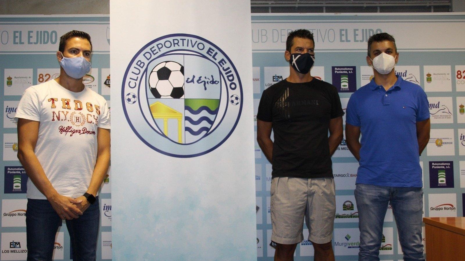 En el acto de presentación.