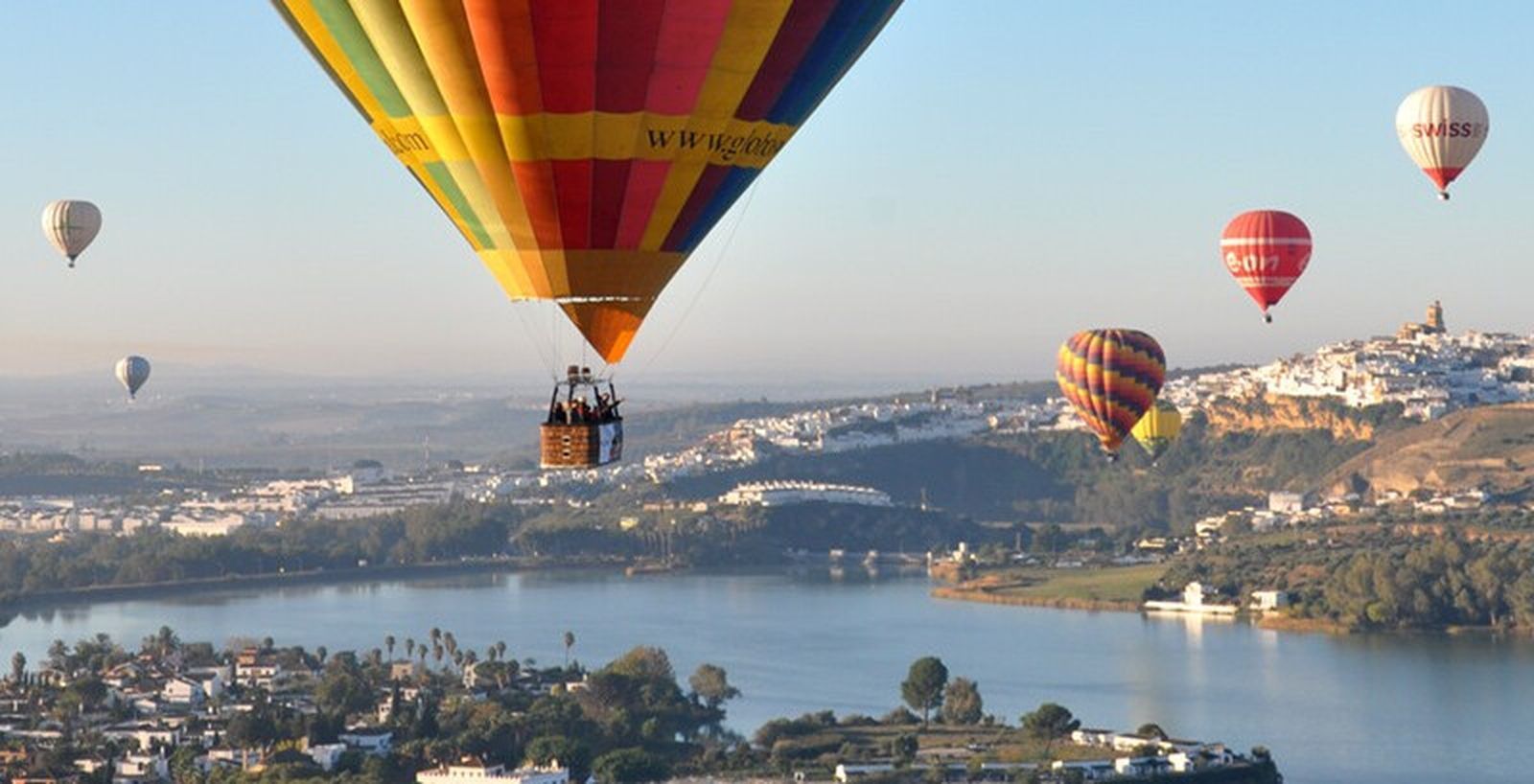 En Arcos de la Frontera podrás disfrutar de un vuelo en globo inolvidable