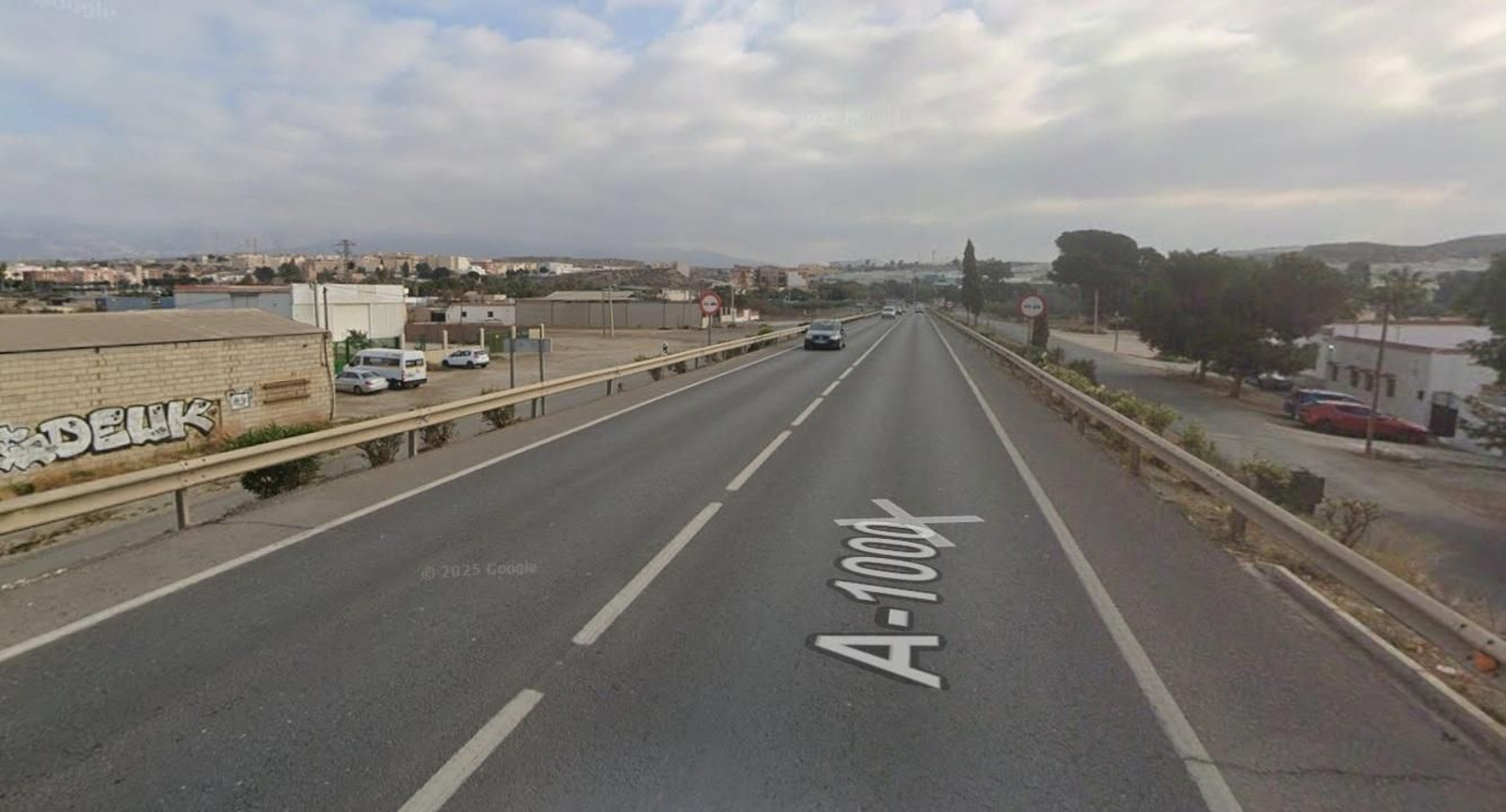 Carretera A-1000 en Huércal de Almería, donde tuvo lugar el siniestro.