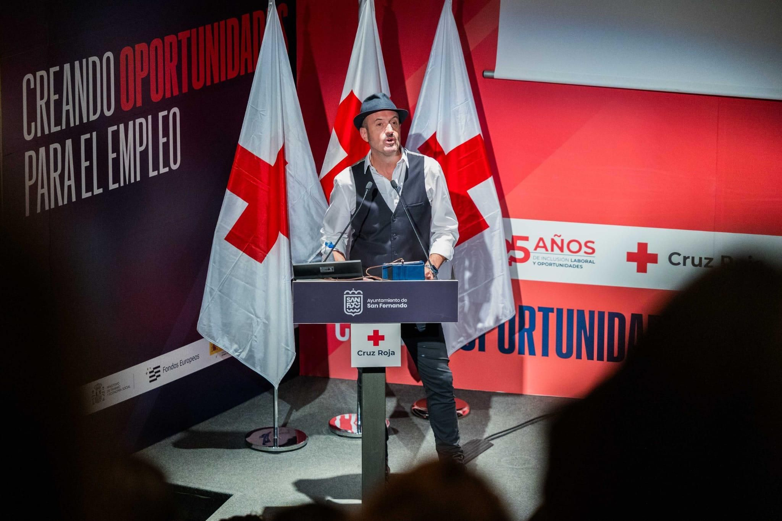 Intervención del acto Alex O'Dogherty en la Feria del Empleo de Cruz Roja que se ha celebrado en San Fernando