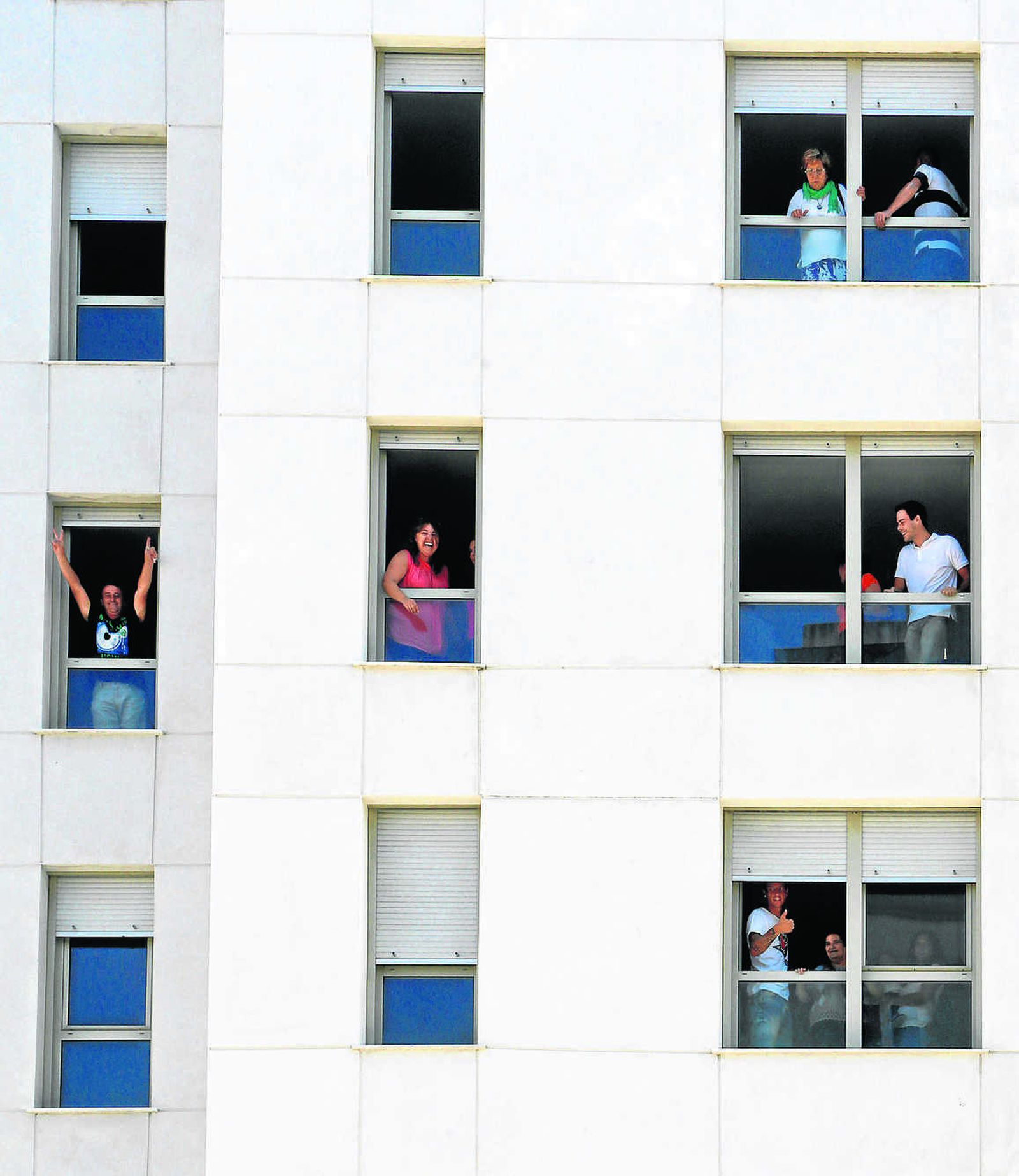 Beneficiarios de nuevas viviendas en Cádiz en una imagen de archivo.