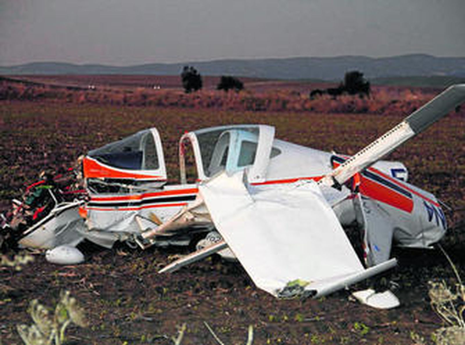 Imagen de la avioneta, poco después de su accidente en Tahivilla.