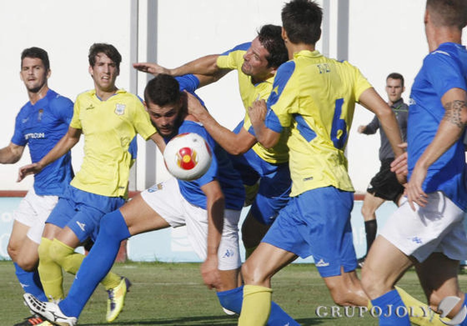 Los azulinos empatan con el Coria 1-1 en Rota en el partido del destierro 

Foto: Pascual