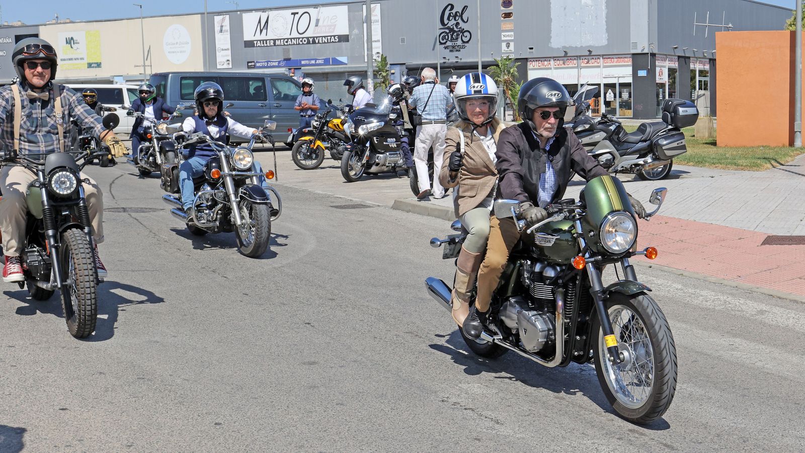 Búscate en el evento motero solidario "The Distinguished Gentleman´s Ride" en Jerez