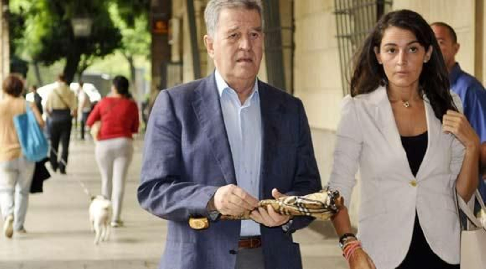 Imputan falsedad y delito societario al ex presidente bético José León