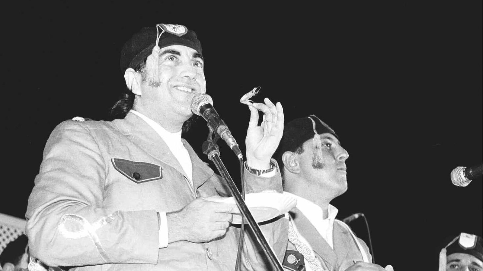 El Selu con su chirigota durante una actuación en Chipiona en 1999 (archivo Diario de Cádiz)