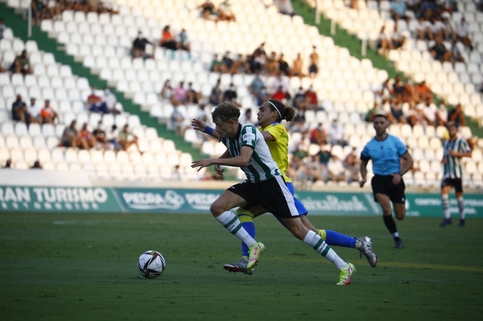 La victoria del Córdoba CF ante el Cádiz B, en imágenes