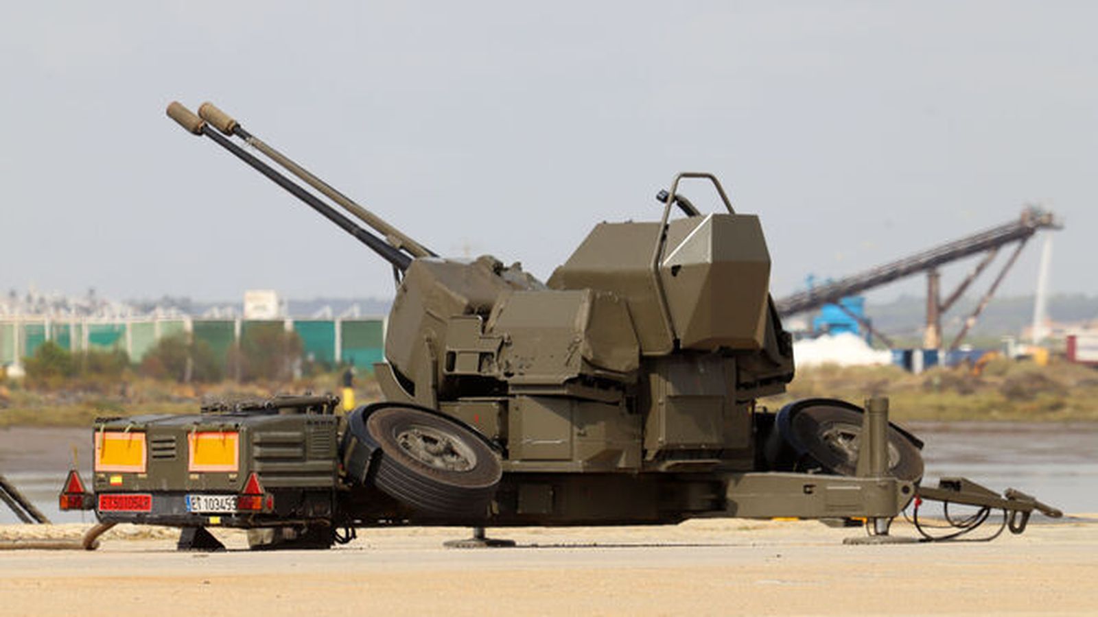 Una de las unidades de defensa antiaérea instaladas en el Muelle de Levante del Puerto de Huelva.