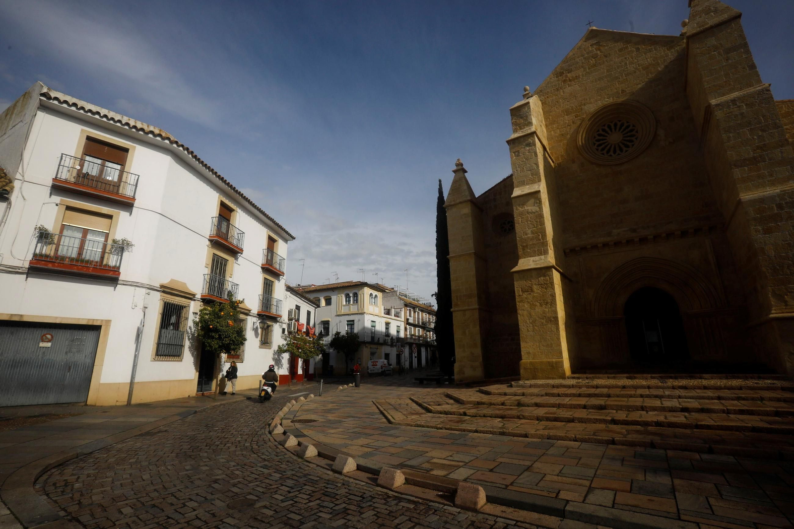 Un paseo en imágenes por el barrio de Santa Marina en pleno invierno