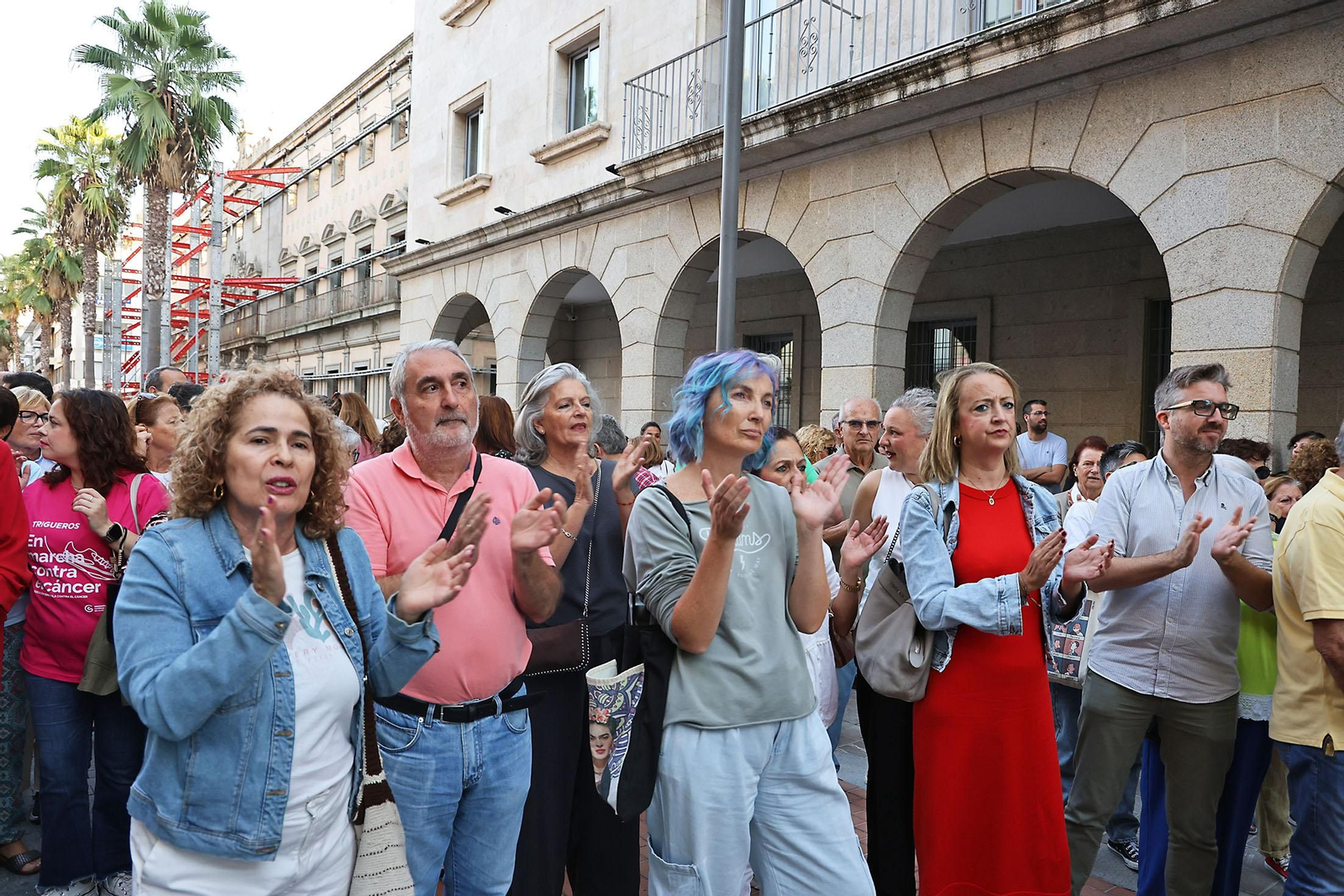 Concentración en Huelva de protesta por la polémica con los cribados de cáncer de mama en Andalucía