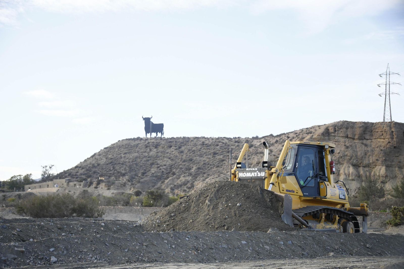 Las imágenes de la visita las obras de restauración hidrogeomorfológica y de naturalización del cauce del río Andarax, en Rioja