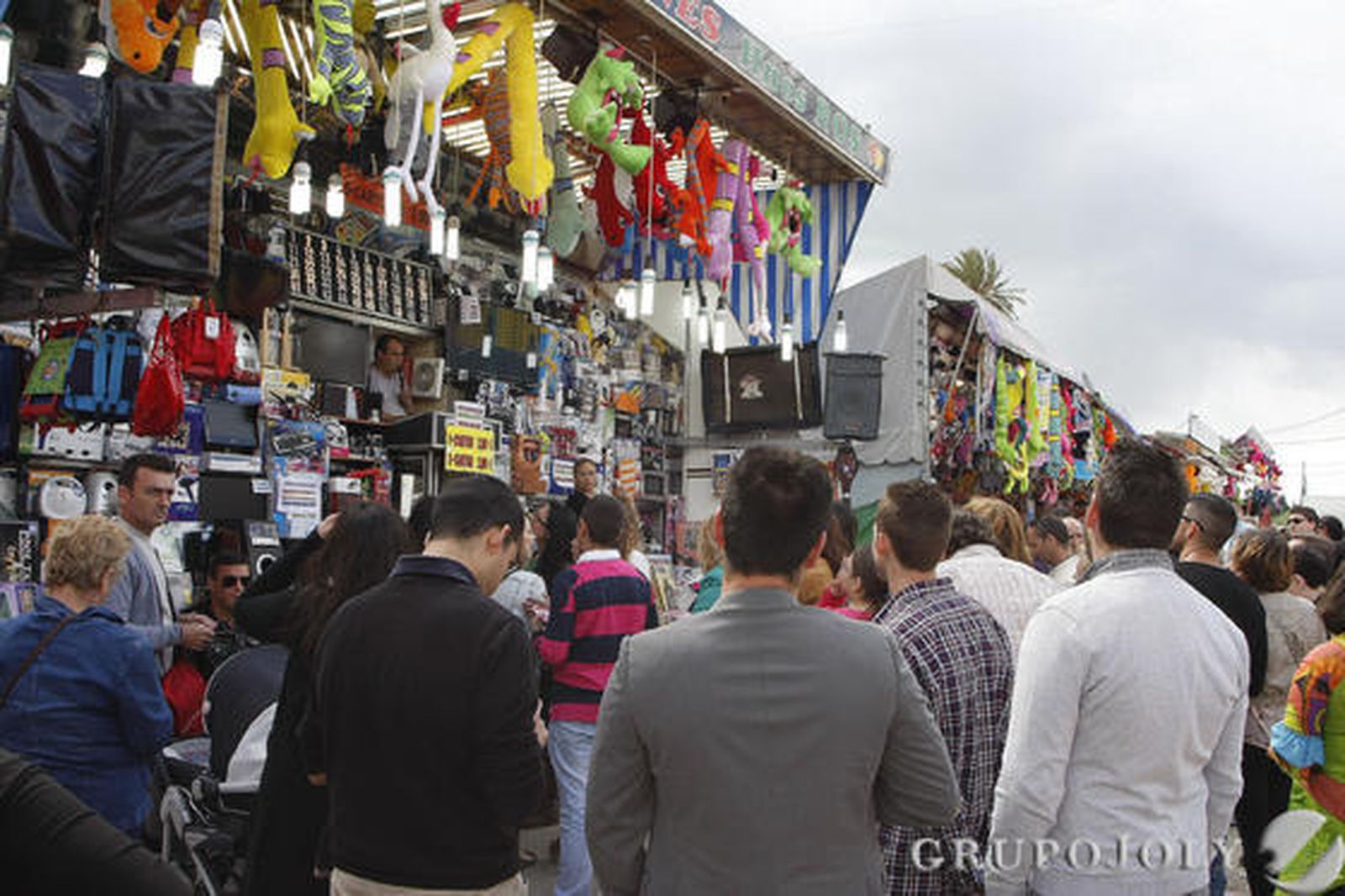 La lluvia y el frío empañaron la jornada en el recinto ferial de Las Banderas.

Foto: Andrés Mora