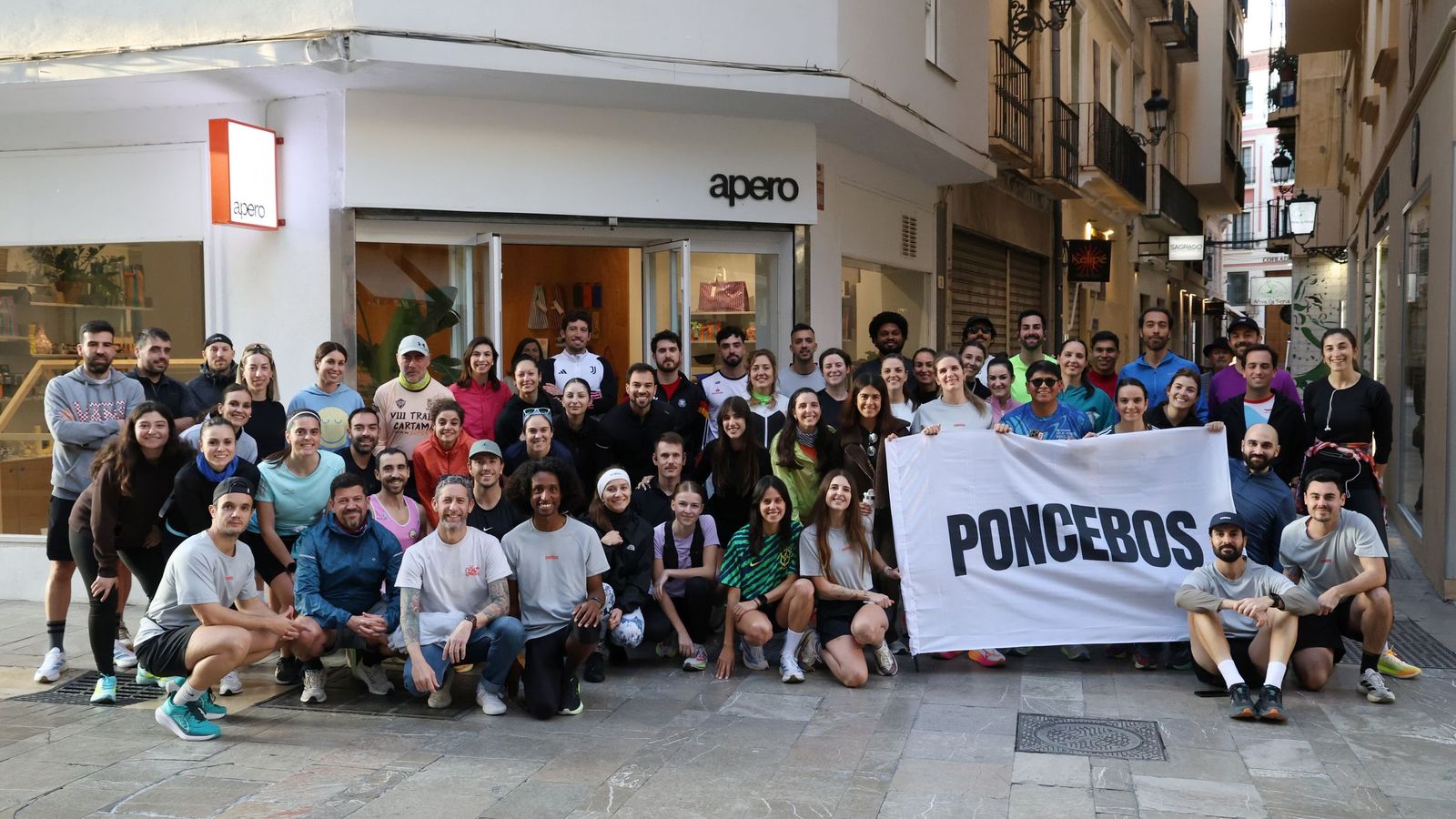 Más de medio centenar de personas reúne Poncebos cada jueves para salir a correr.