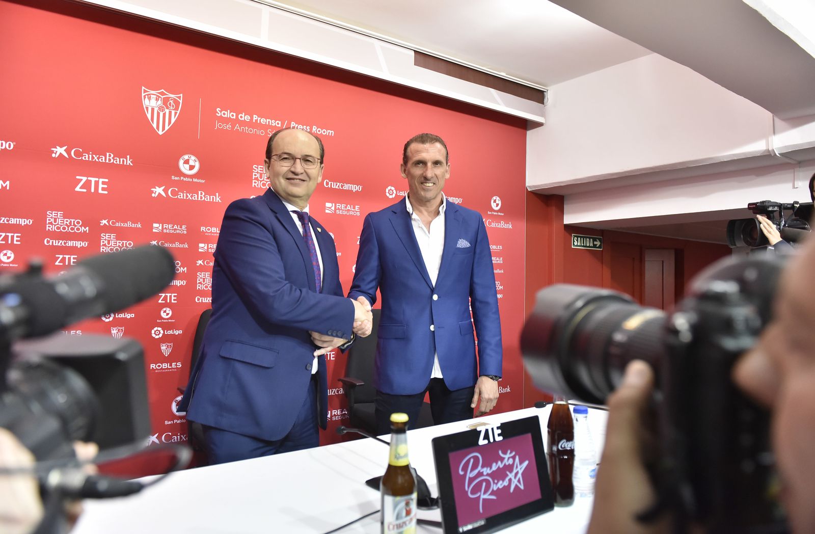 Las presentación de Óscar Arias, en imágenes