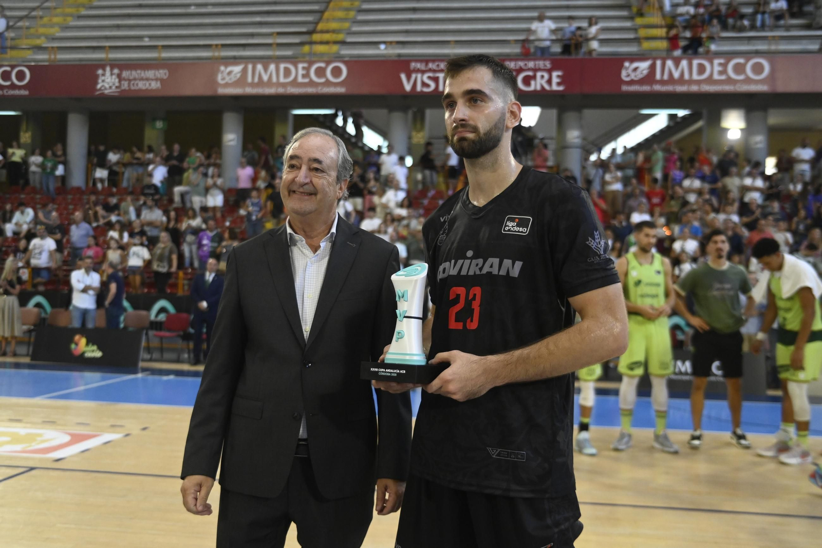 Las mejores fotos del ambiente en Vista Alegre para el Unicaja - Covirán Granada de la Copa de Andalucía de baloncesto