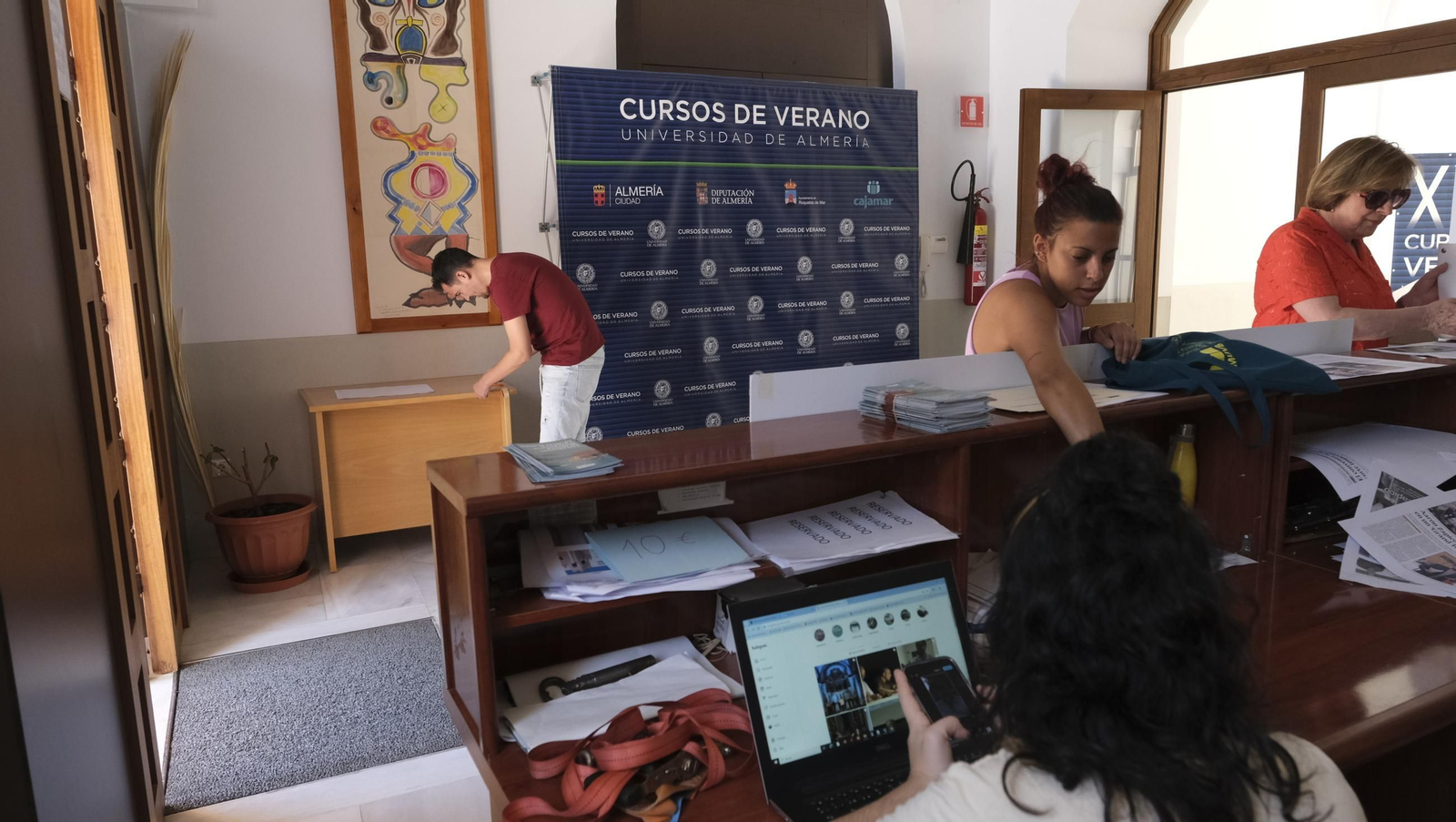 El día a día de los voluntarios en el Festival de Vélez Blanco, en imágenes