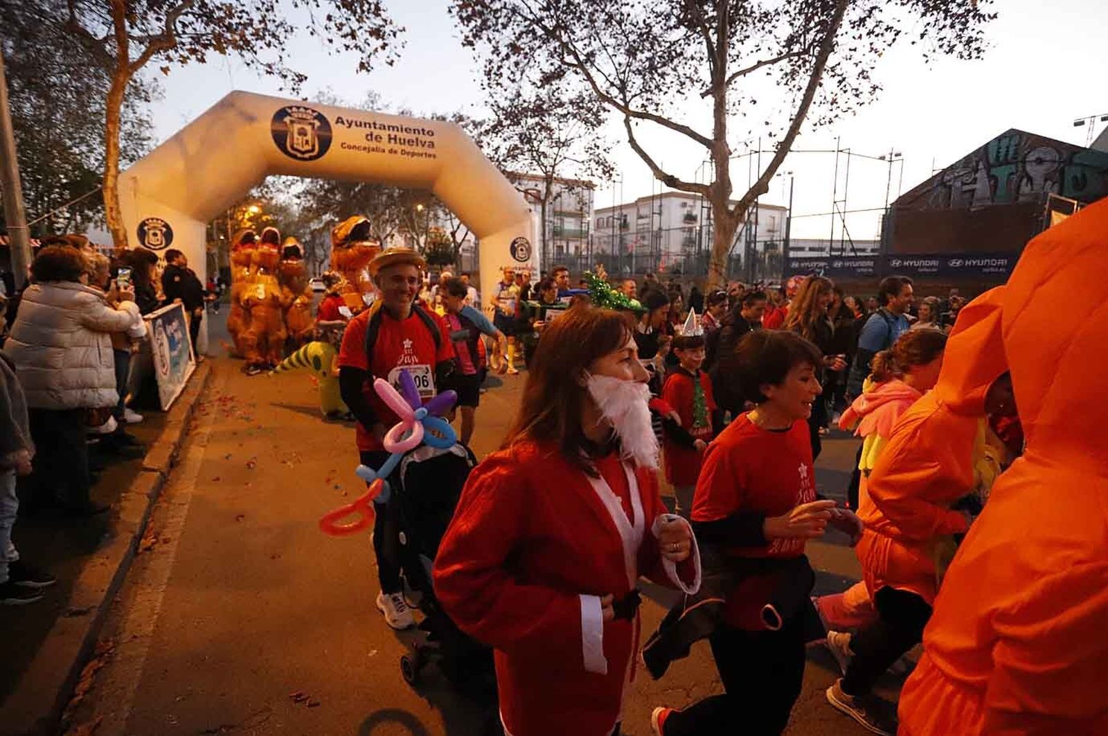 Imágenes de la carrera de San Silvestre en Huelva