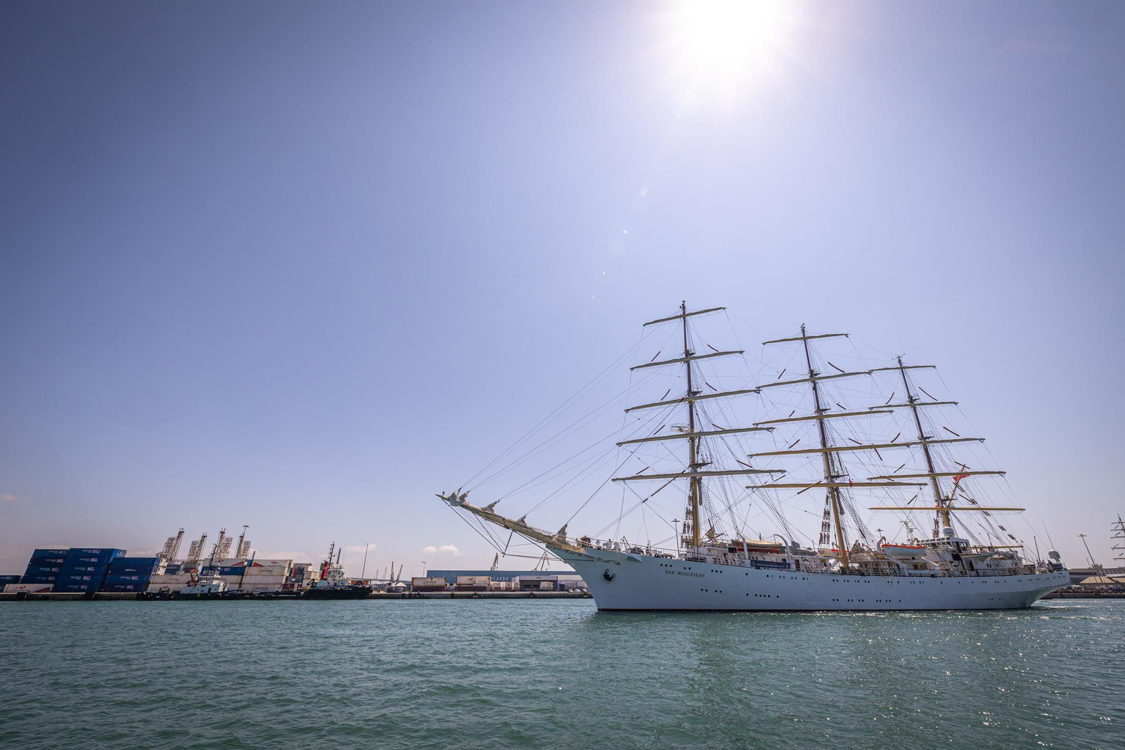 Imágenes de la parada naval desde el mar