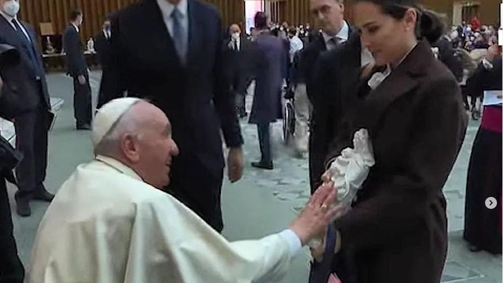 Tamara entrega al Papa la Virgen de la Alegría