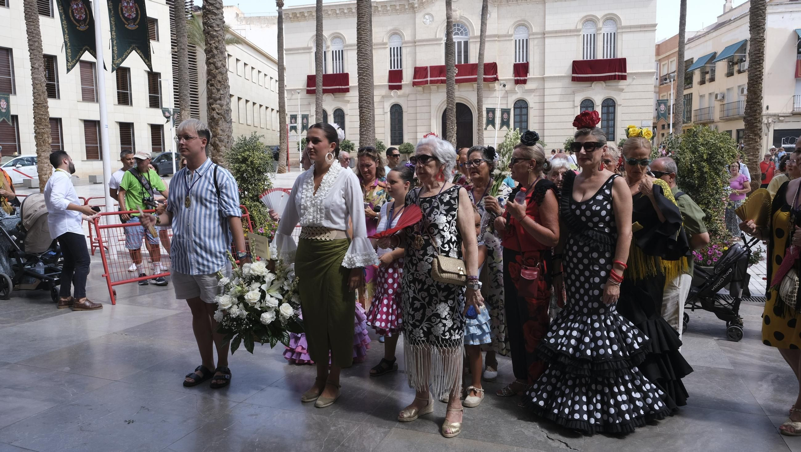Ofrenda floral a la Virgen del Mar en la Feria de Almería 2024, en imágenes