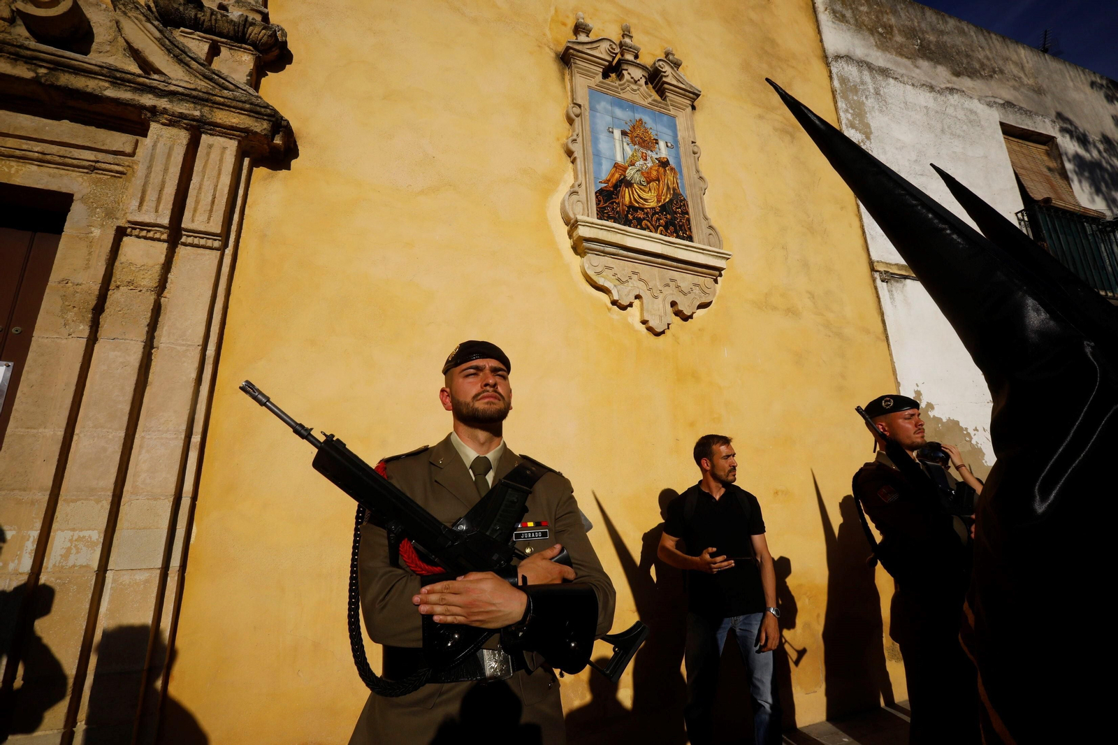 Jueves Santo en Córdoba: la procesión de Las Angustias, en imágenes