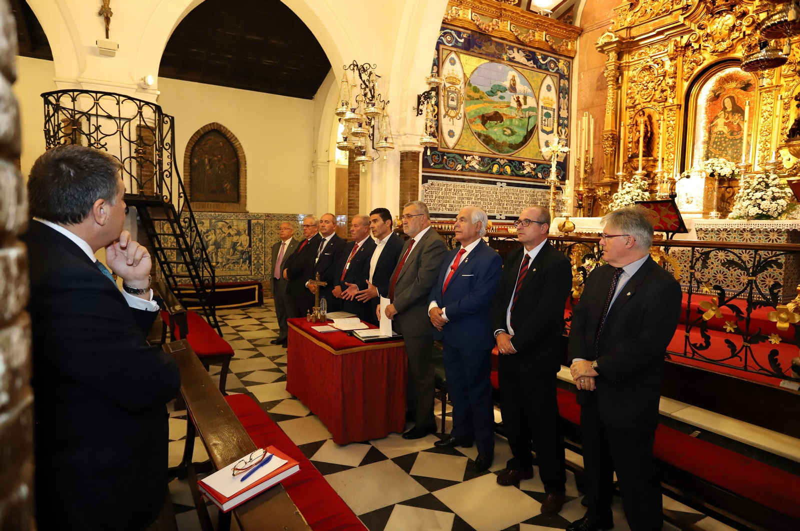Los hermanos mayores en el pleno del Consejo en el Santuario de la Cinta.