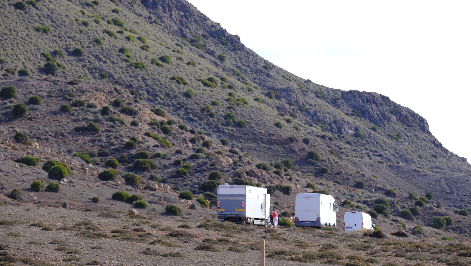 Imágenes de las caravanas estacionadas en el Parque Natural Cabo de Gata-Níjar