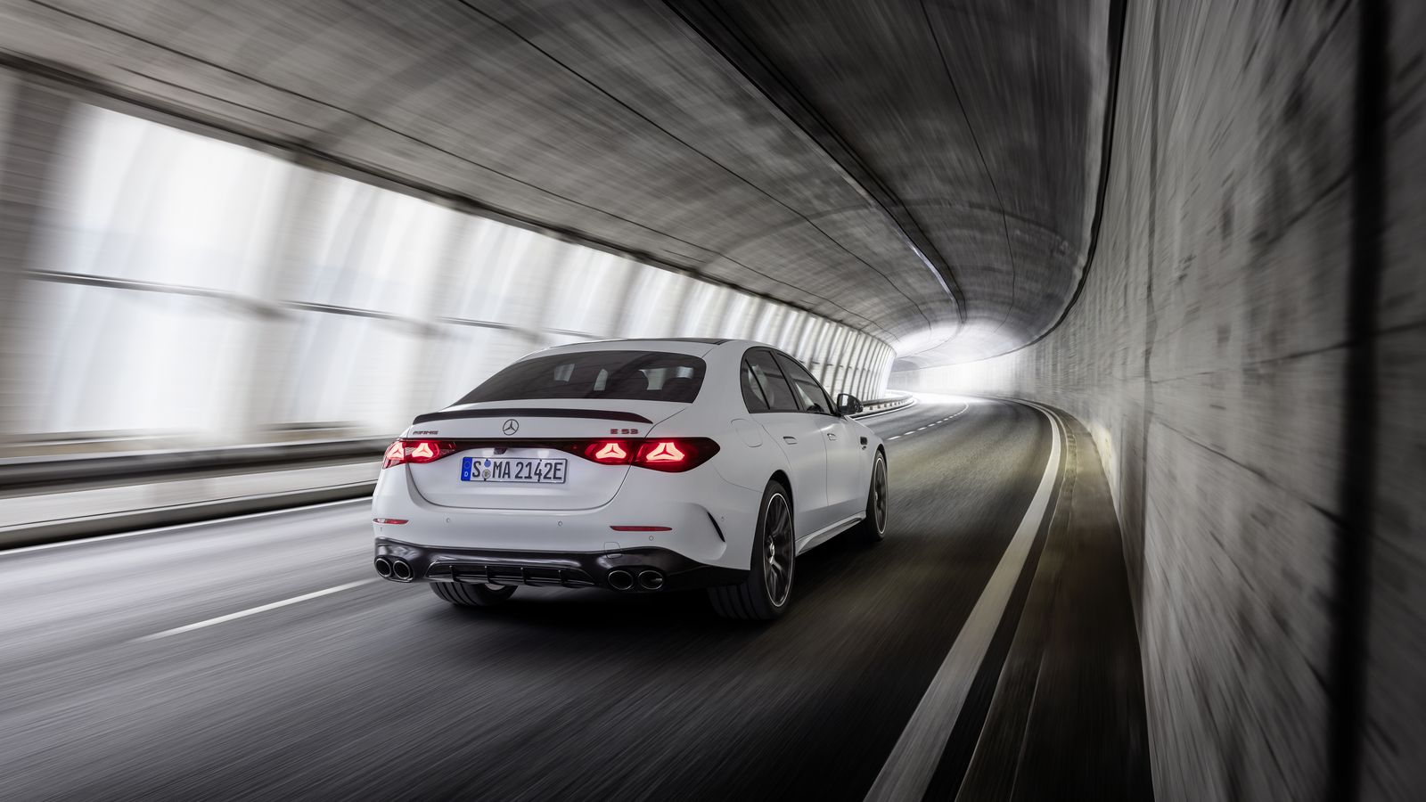 Entre los rivales de este Clase E híbrido enchufable estarían modelos como el BMW 550e xDrive. También, aunque con menor potencia, los DS 9 E-Tense o Audi A6 55 TFSie quattro.