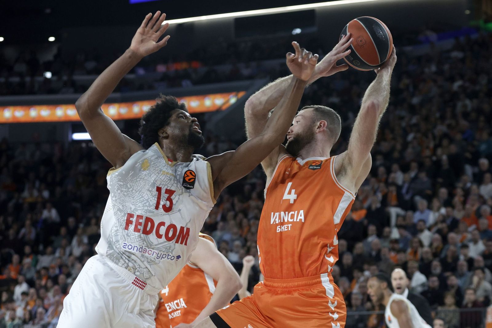 Nedovic doma al Valencia antes de la visita del Unicaja (92-101)