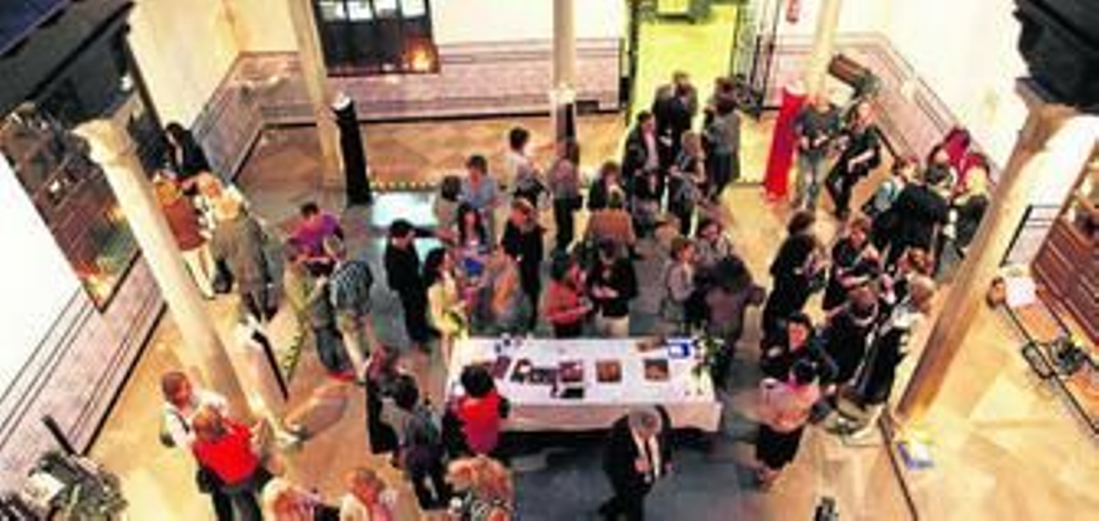 La Asociación de la Prensa acogió la muestra de los mejores diseños de la firma granadina.