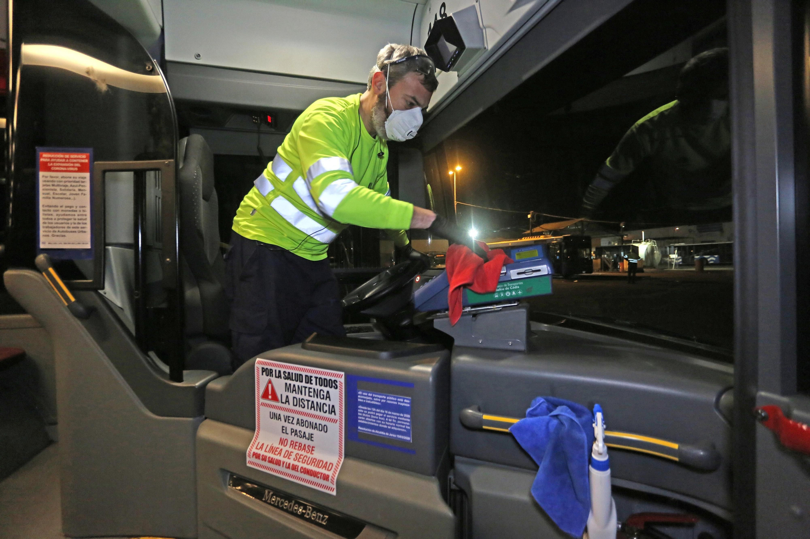 Coronavirus;Imágenes de la limpieza y desinfección diaria de los autobuses urbanos
