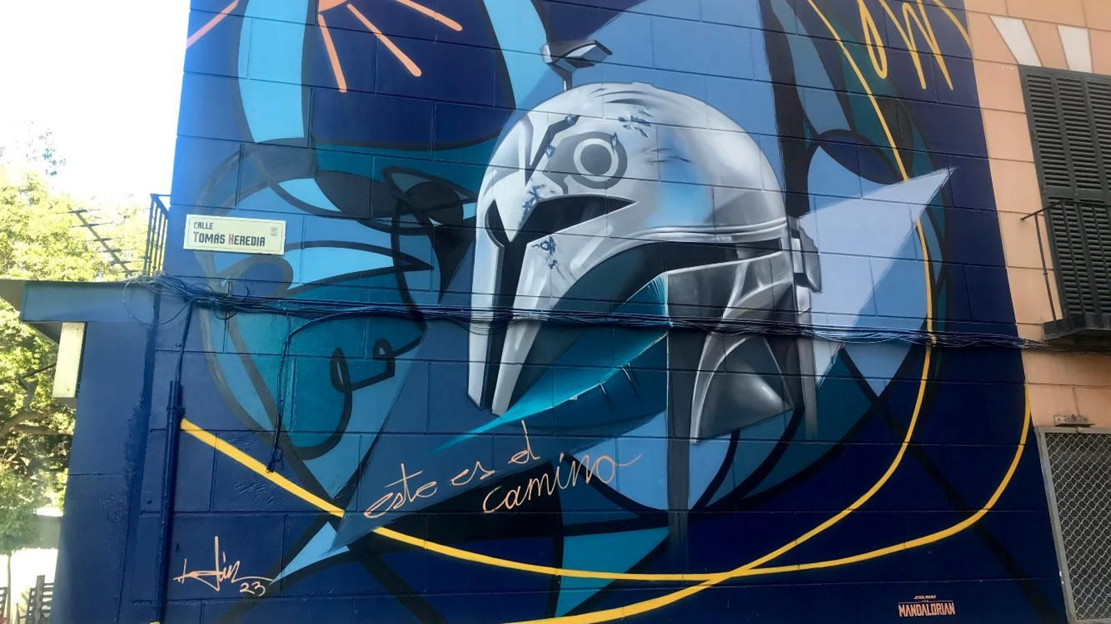 El mural de The Mandalorian en calle Tomás Heredia. El mural de The Mandalorian en calle Tomás Heredia.