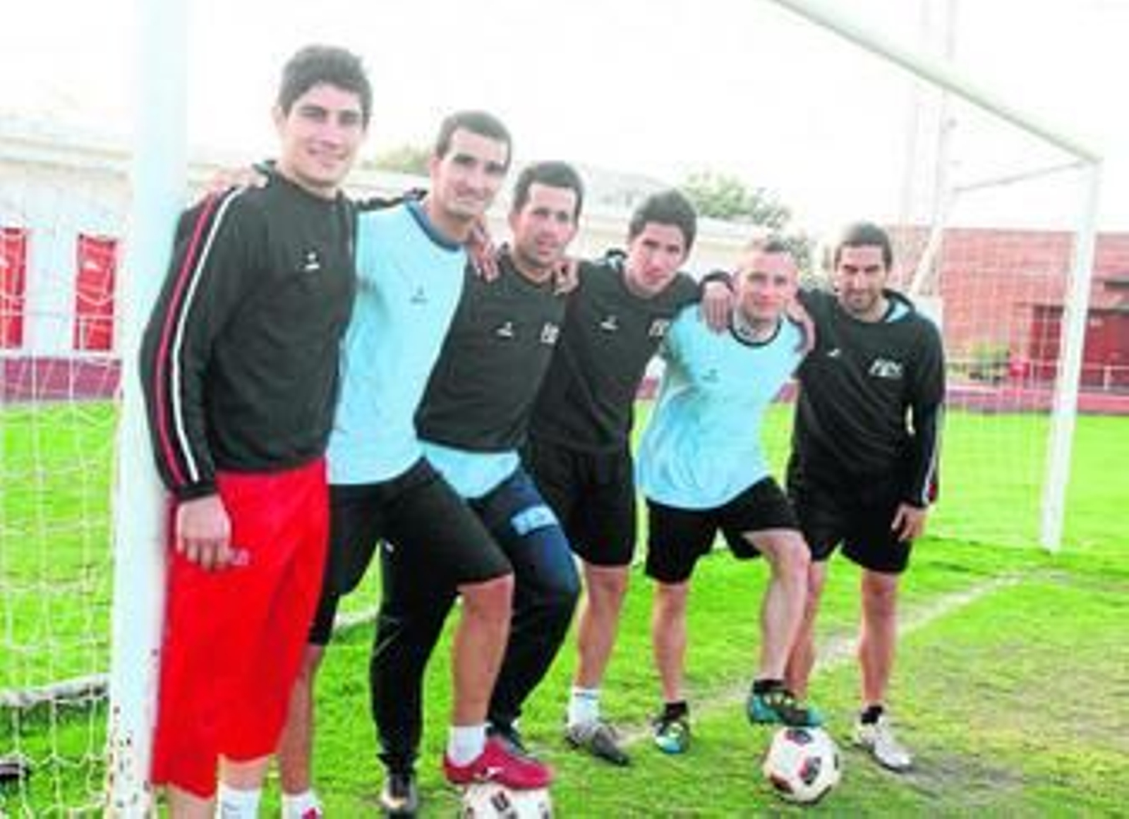 De izquierda a derecha: Isaac, Javi Santos, Ismael, Trujillo, Tirado y Alvarito. No pudo posar el sanroqueño Iván Peña.