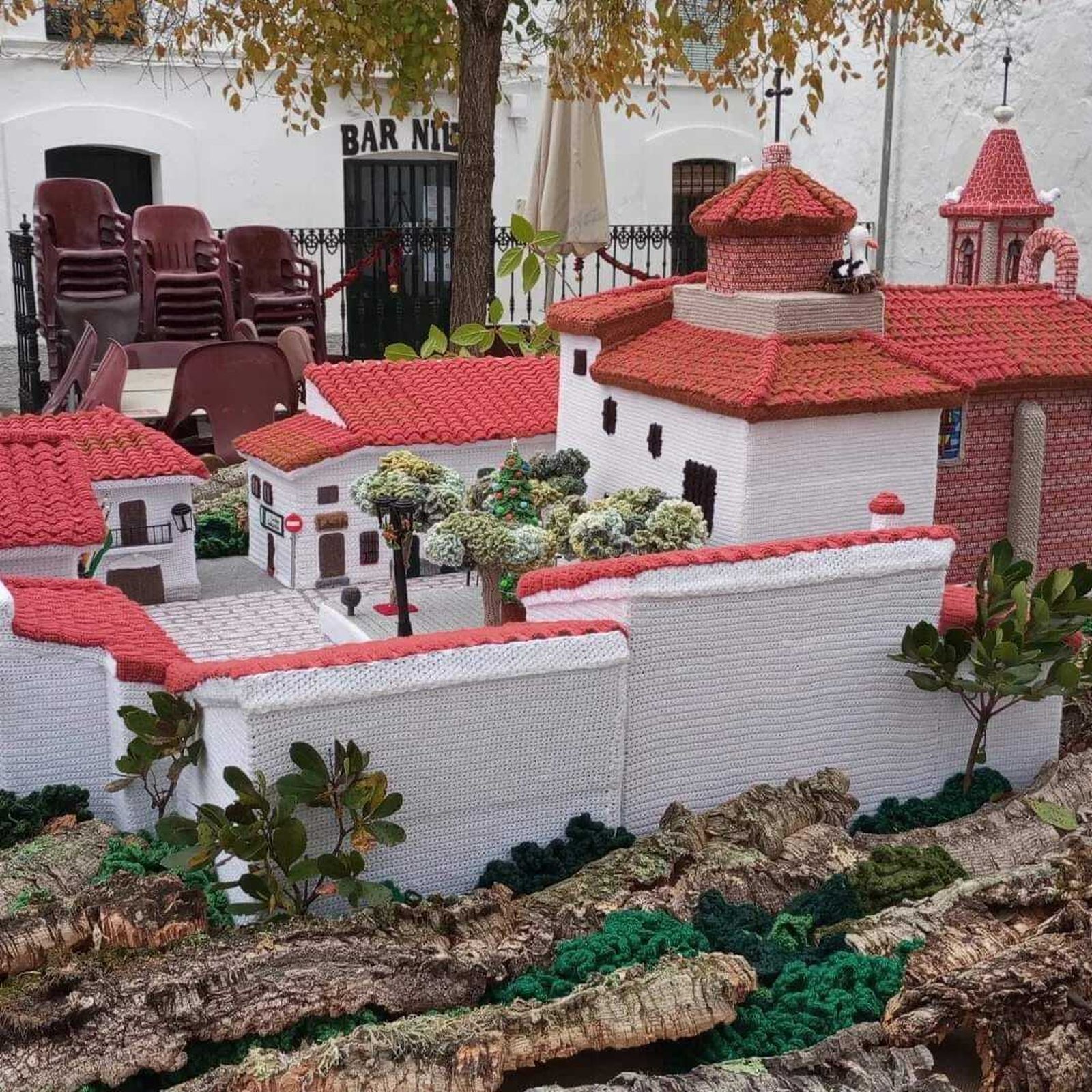 Así de bonito está este pueblo serrano de Huelva vestido de ganchillo por Navidad