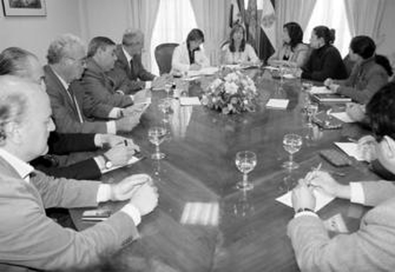 Un momento ayer de la reunión para la elección del ganador del Caballo de Oro.