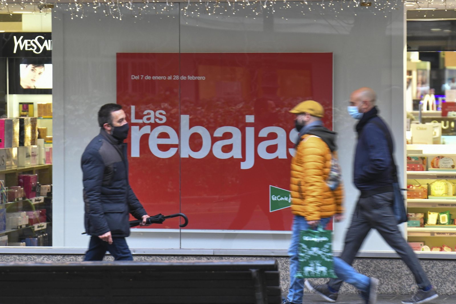 Fotos: el inicio de las rebajas en el Corte Inglés de Granada