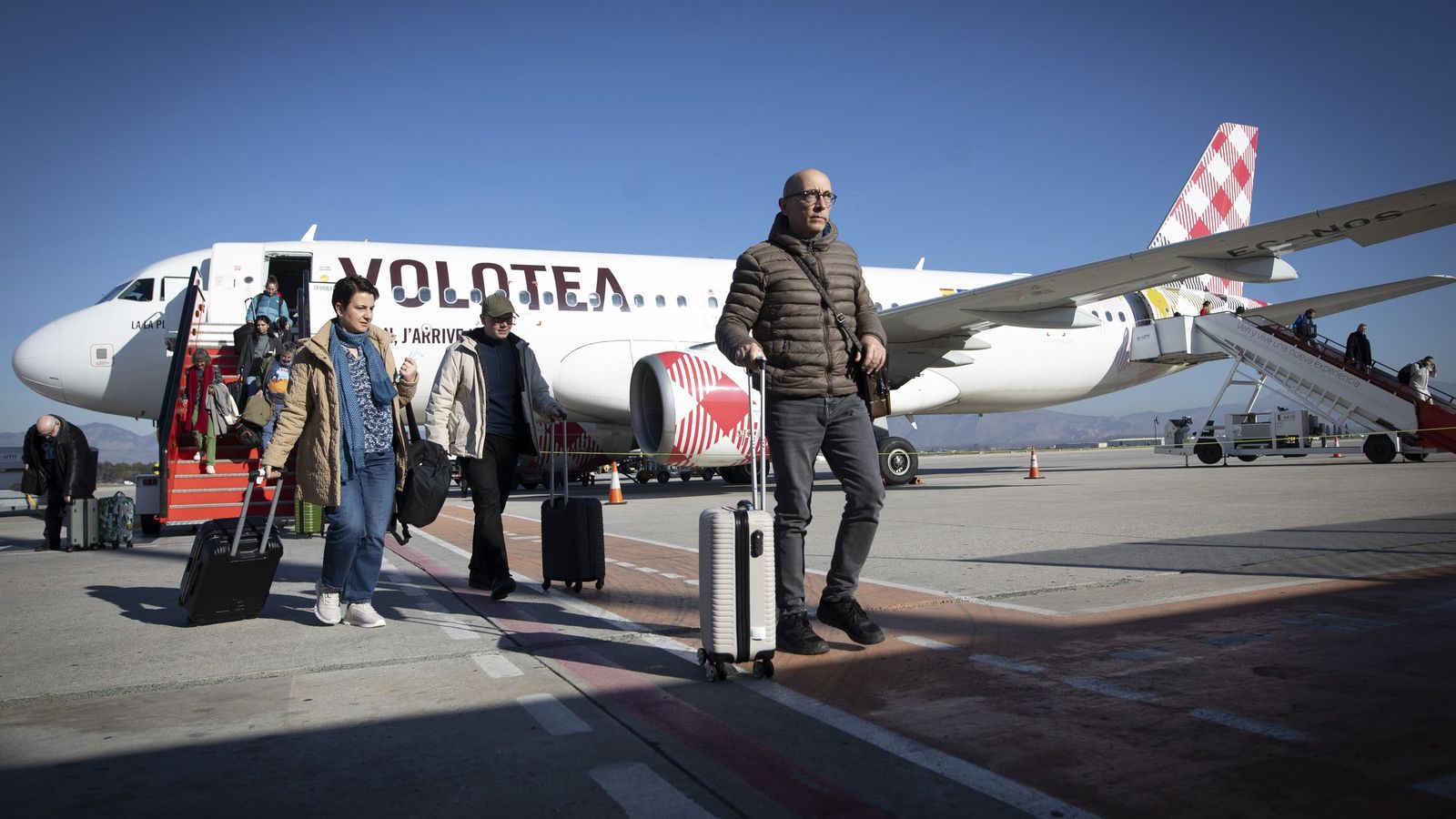 Llegada de un vuelo al aeropuerto  de Granada .