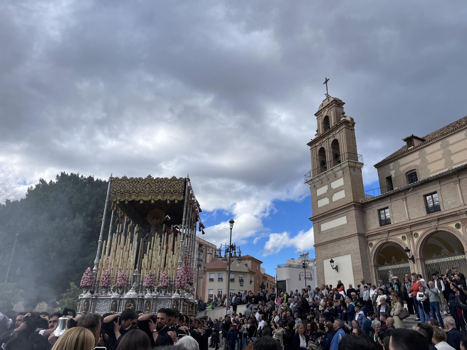 Monte Calvario en su procesión del Viernes Santo en Málaga, en fotos