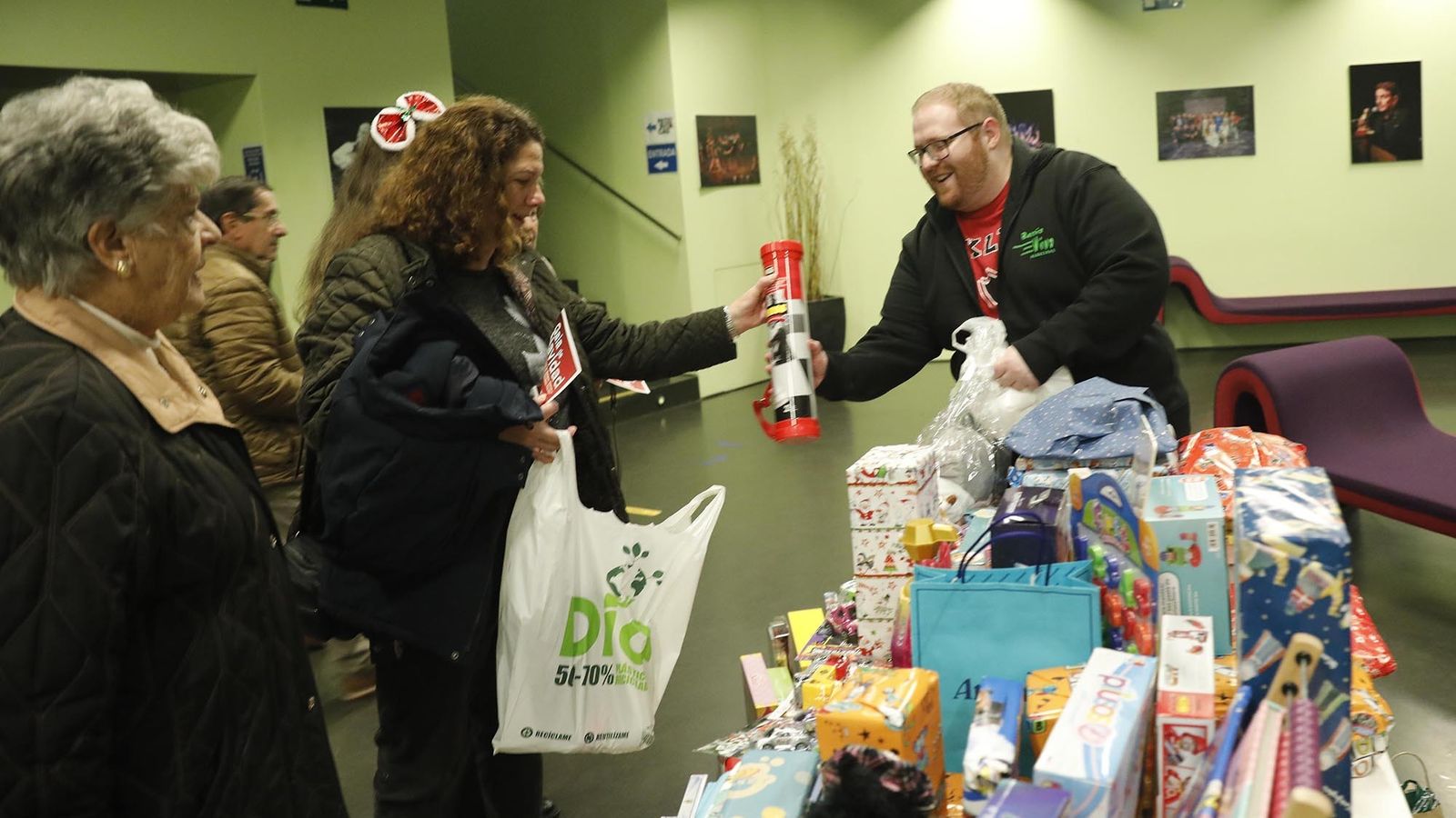 Las fotos de la Gala Solidaria de Navidad de la Escuela Municipal de Música, Danza y Teatro "Jose María Sánchez -Verdú"