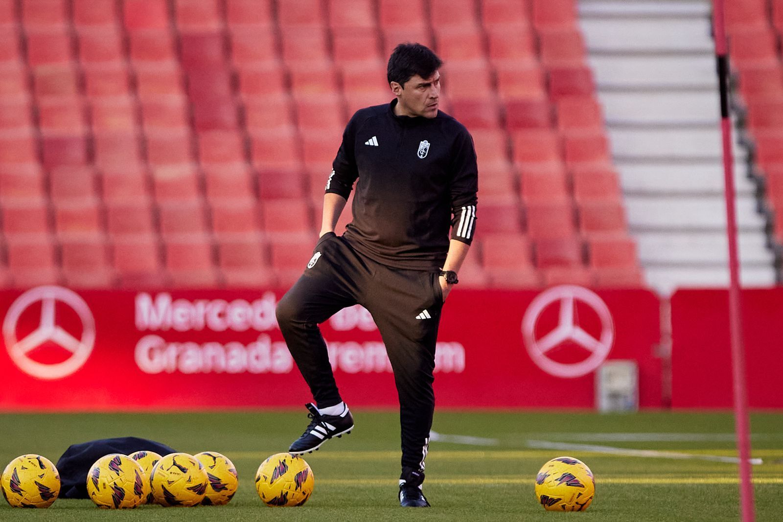 Las primeras imágenes del nuevo entrenador del Granada CF