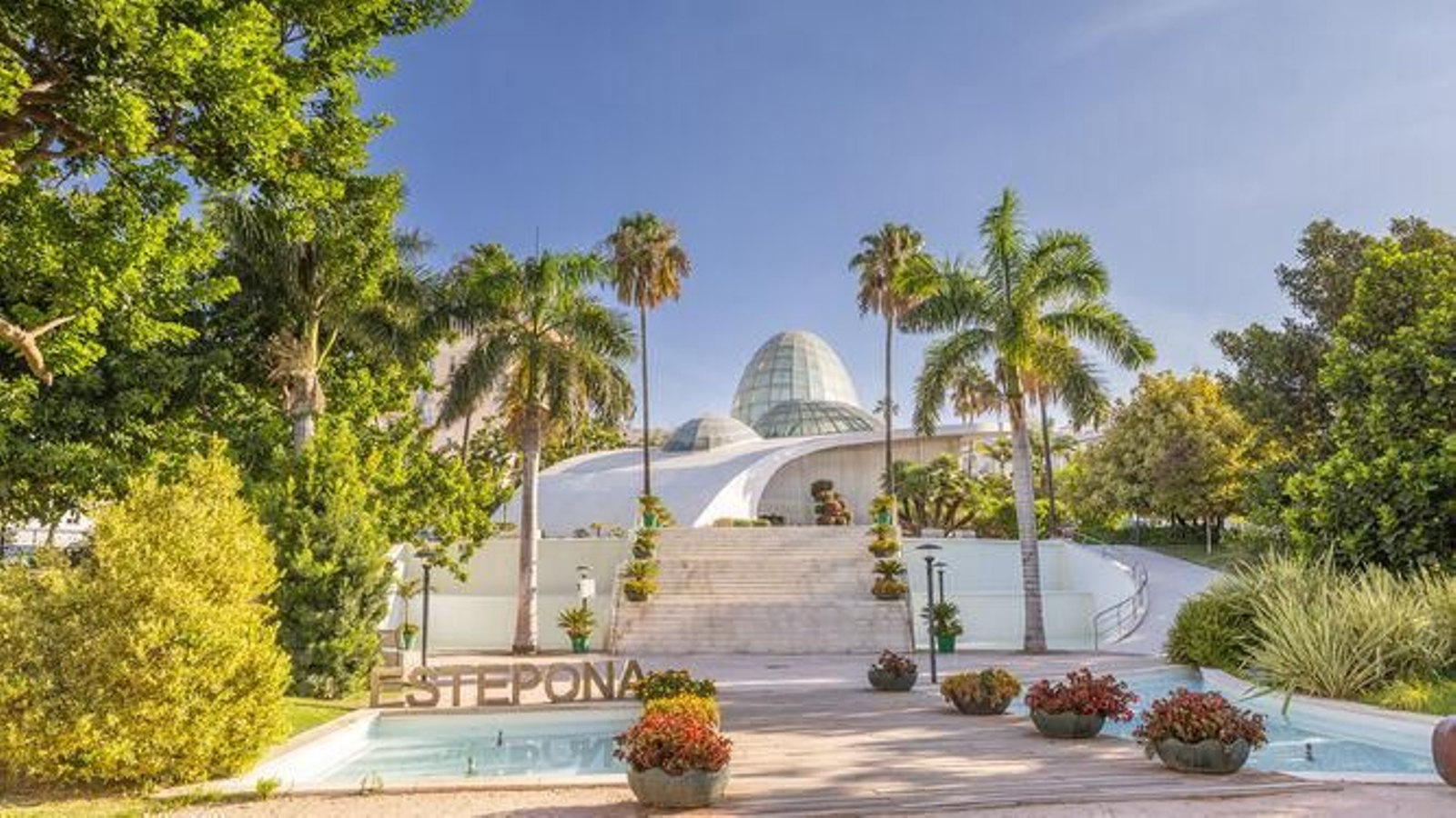 El Parque Botánico-Orquidario de Estepona. El Parque Botánico-Orquidario de Estepona.