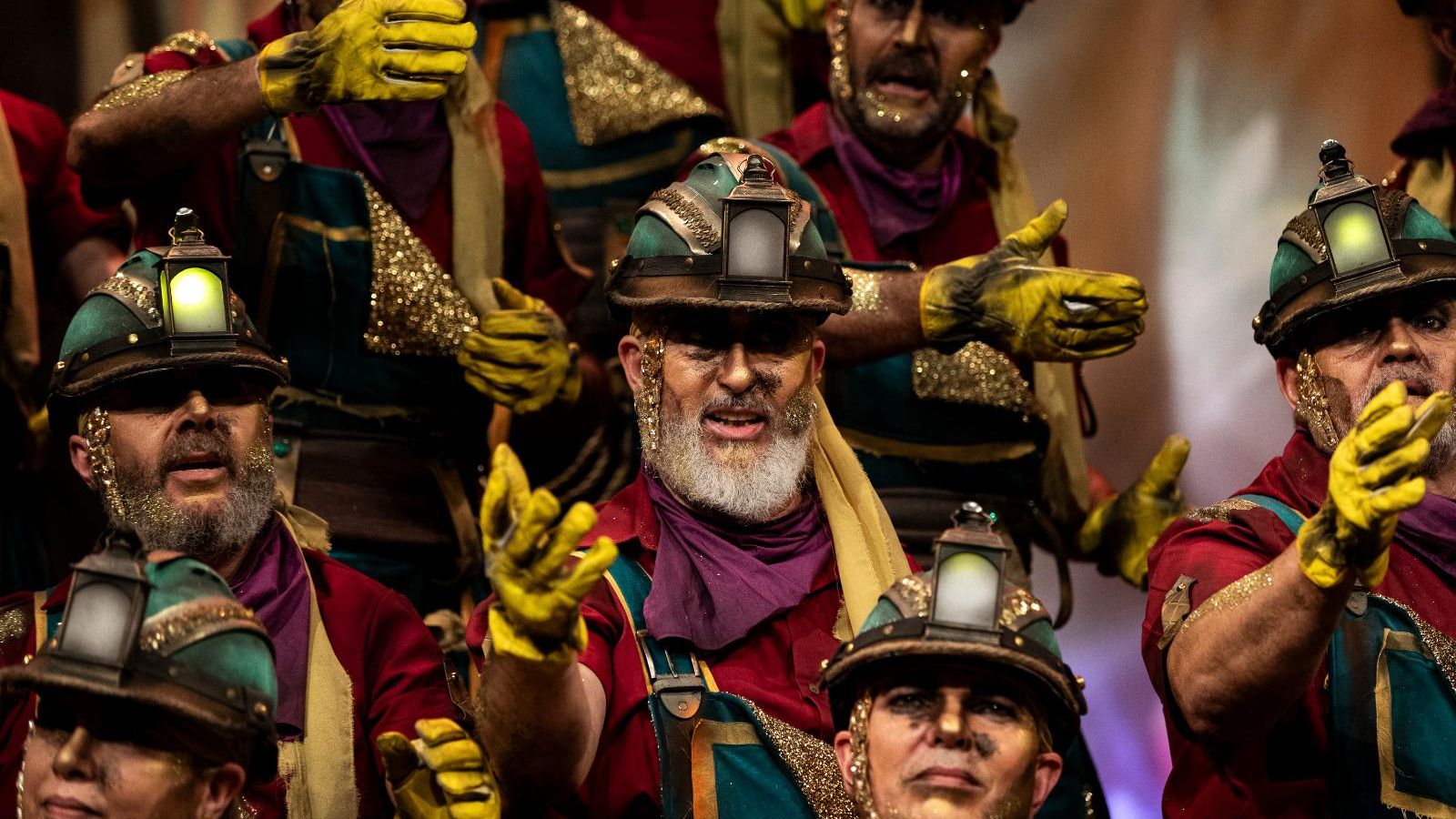 Búscate entre las mejores imágenes de la final del COAC 2025 del Carnaval de Cádiz