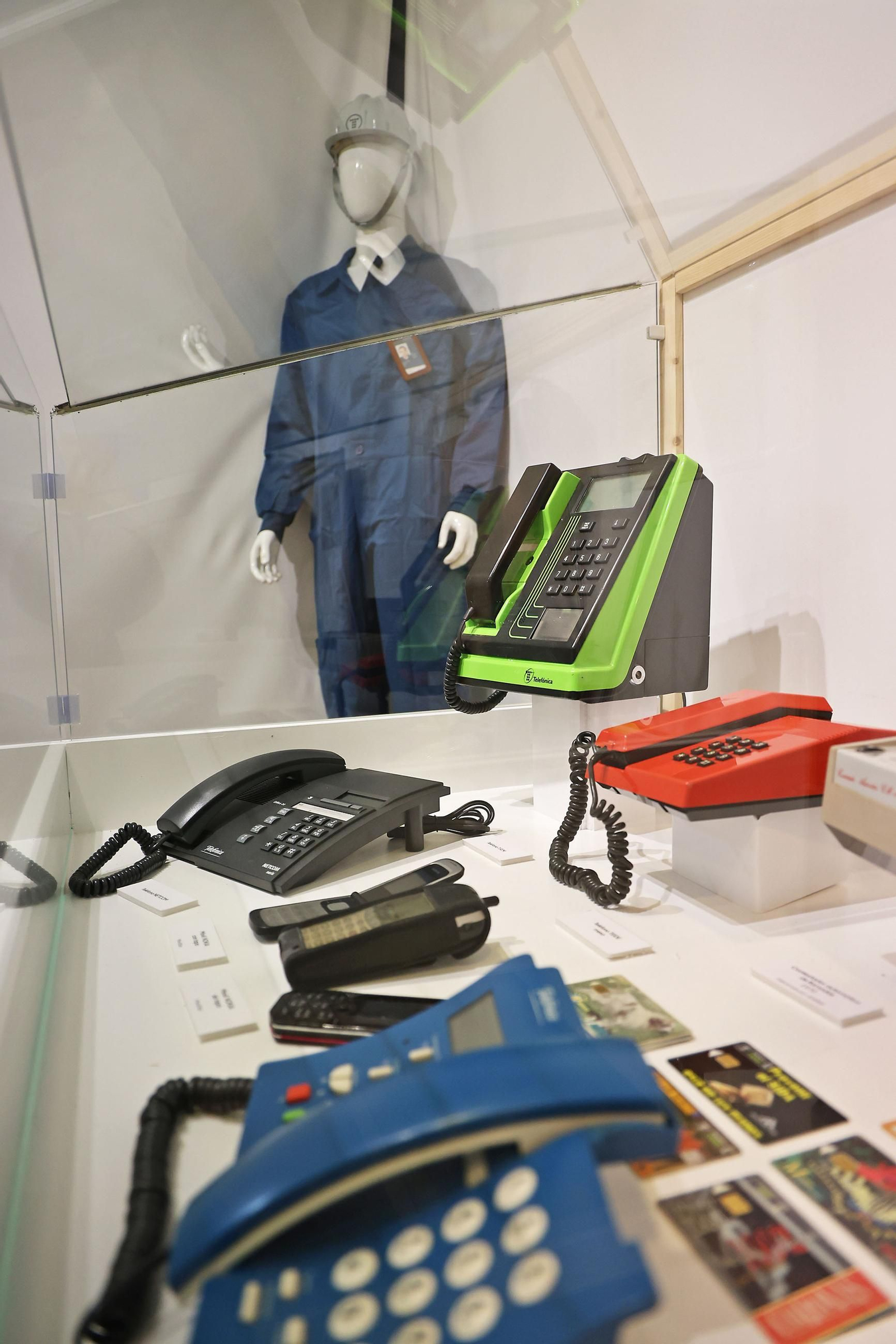 Imágenes de la inauguración de la exposición 'La Telefonía en Huelva'
