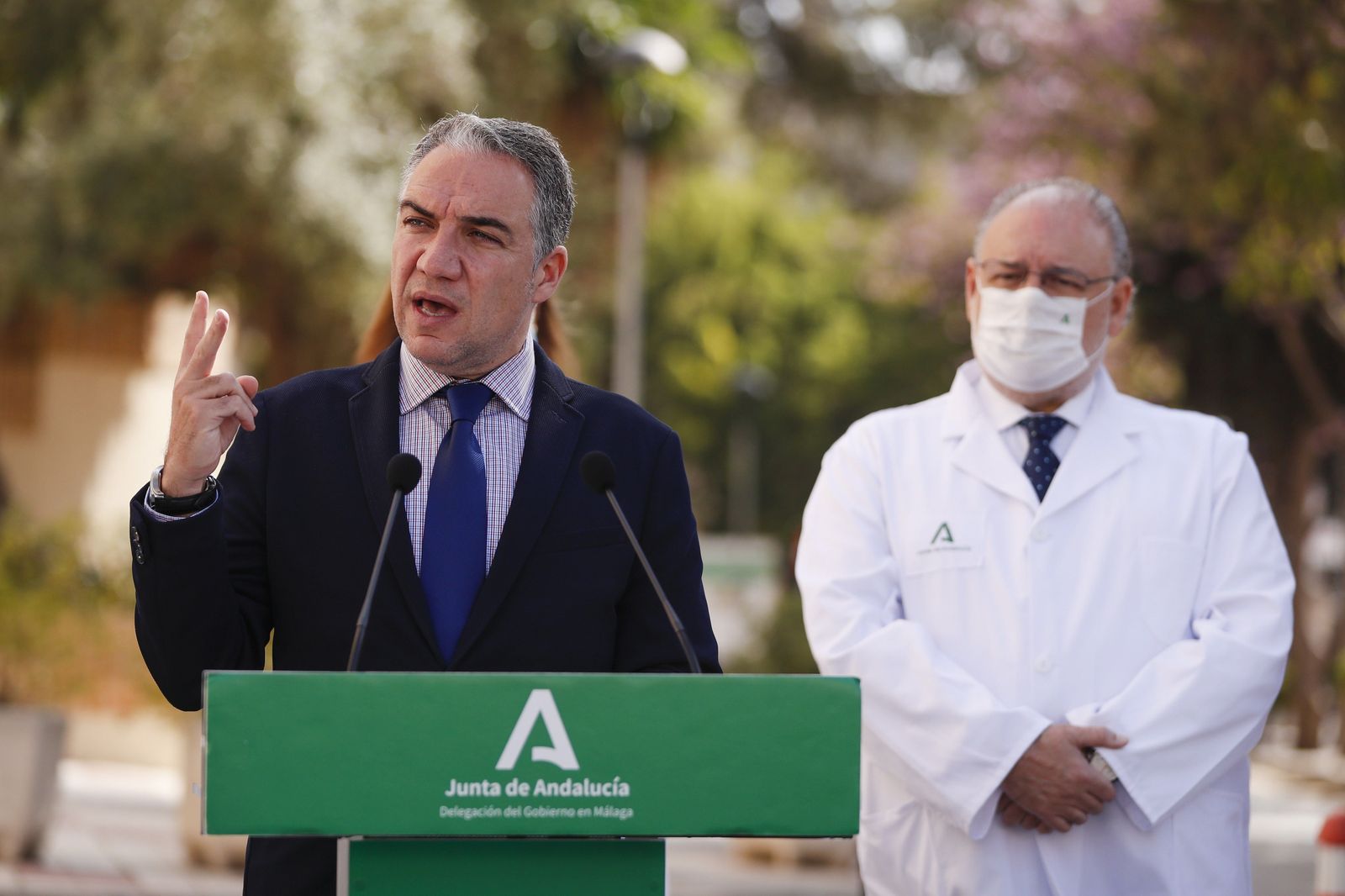 Bendodo en la inauguración de las obras de mejora del Hospital Regional de Málaga.