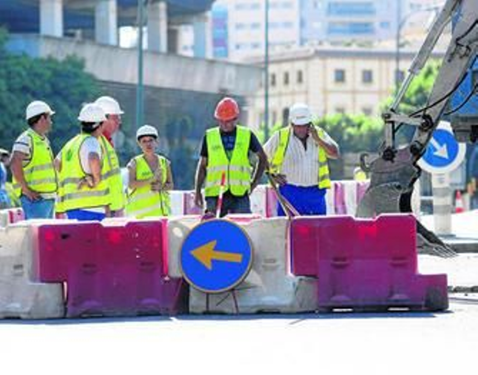 Trabajadores del metro en las obras de la Alameda.
