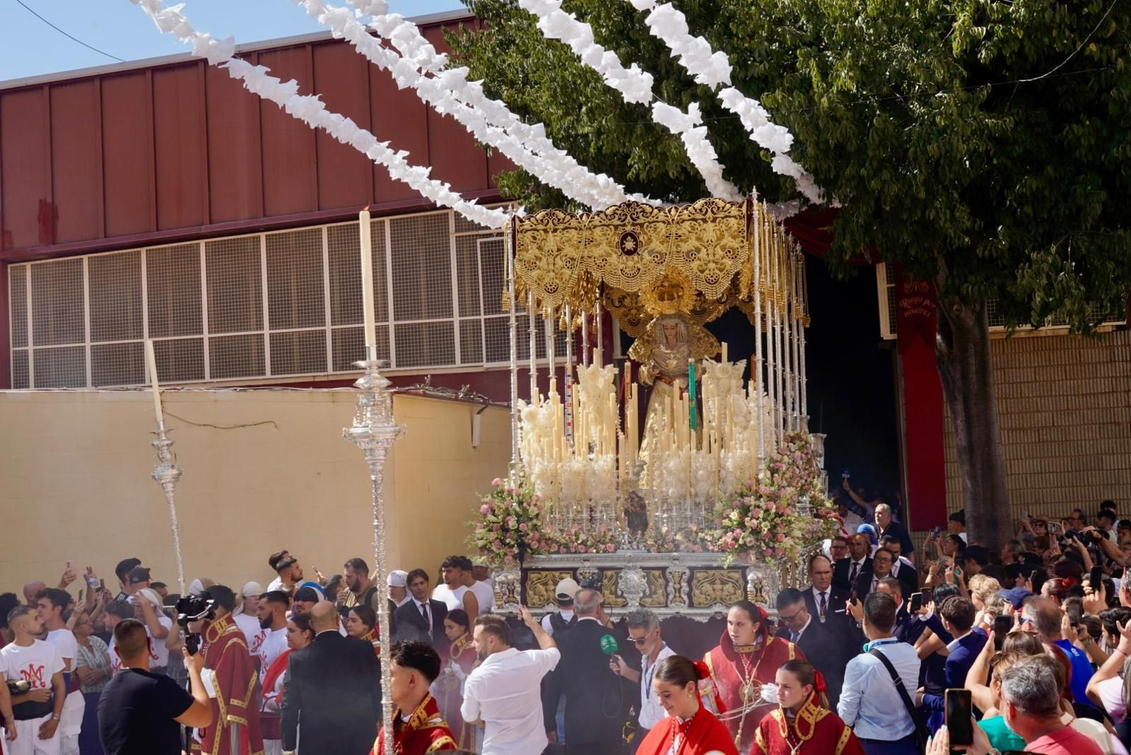 Imágenes de la salida de Nuestra Señora de los Dolores en la Magna Mariana de Huelva