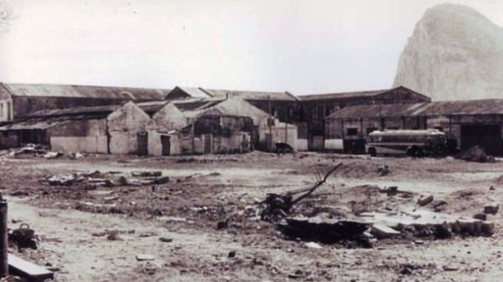 Solar dejado por la fábrica de corchos de La Línea (Manzano Pratts).
