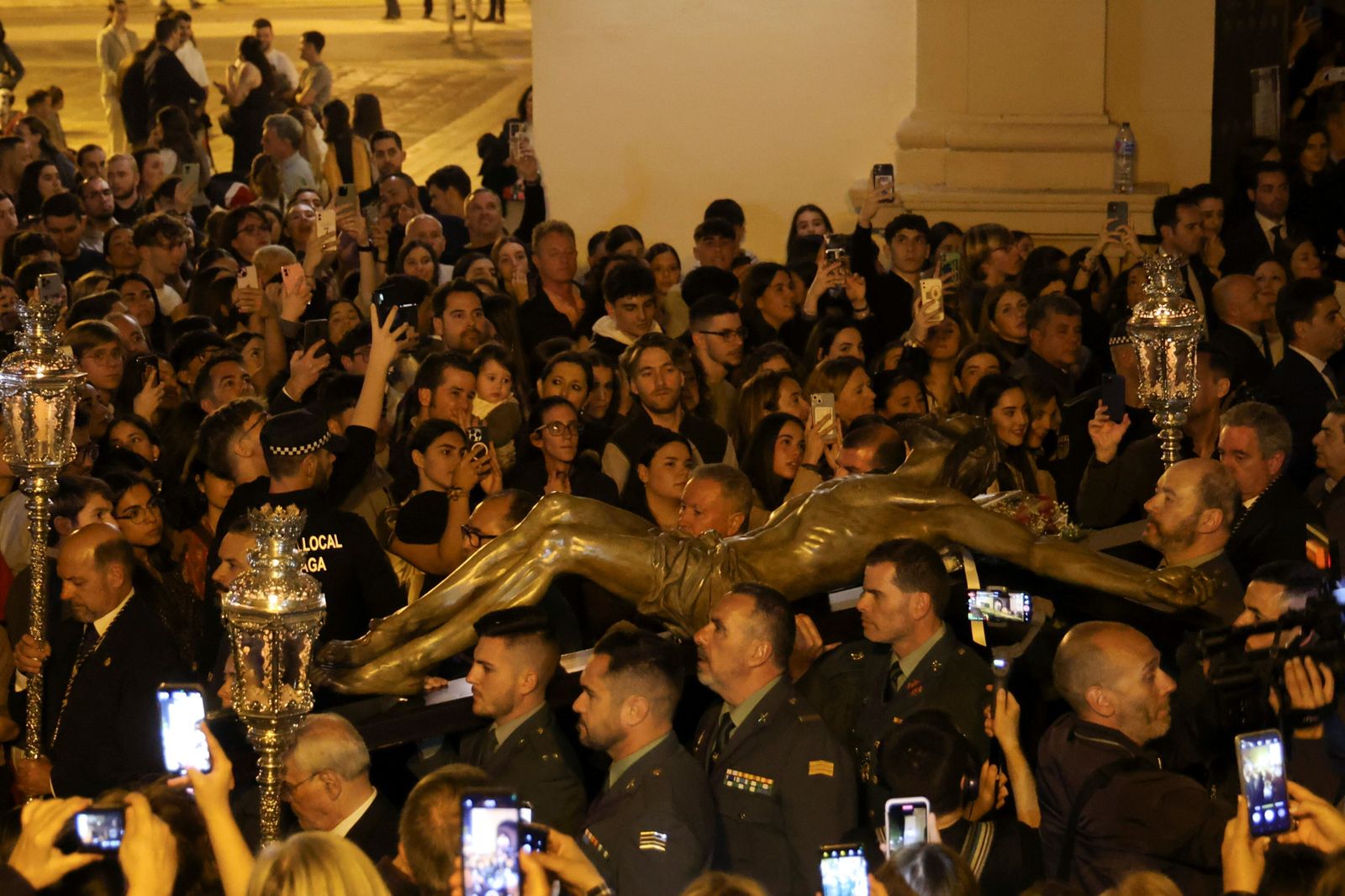 Los mejores momentos del Viernes de Dolores en Málaga, en fotos